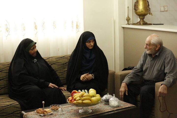  دیدار دست‌اندرکاران جشنواره فیلم عمار با خانواده مهدیه اسفندیاری