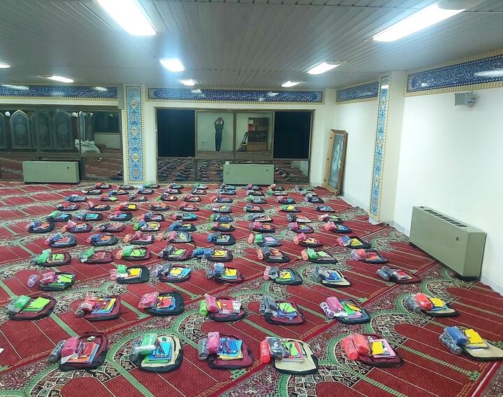 مخابرات ایلام ۹۰ بسته نوشت‌افزار به دانش‌آموزان نیازمند اهدا کرد