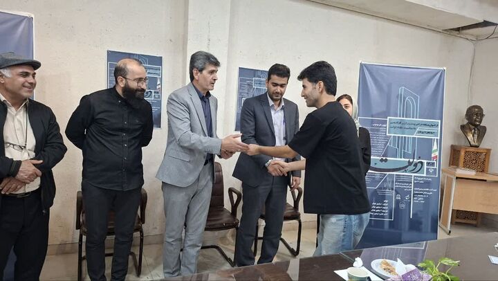 برترین‌های مسابقه طراحی پوستر هفته دولت تقدیر شدند