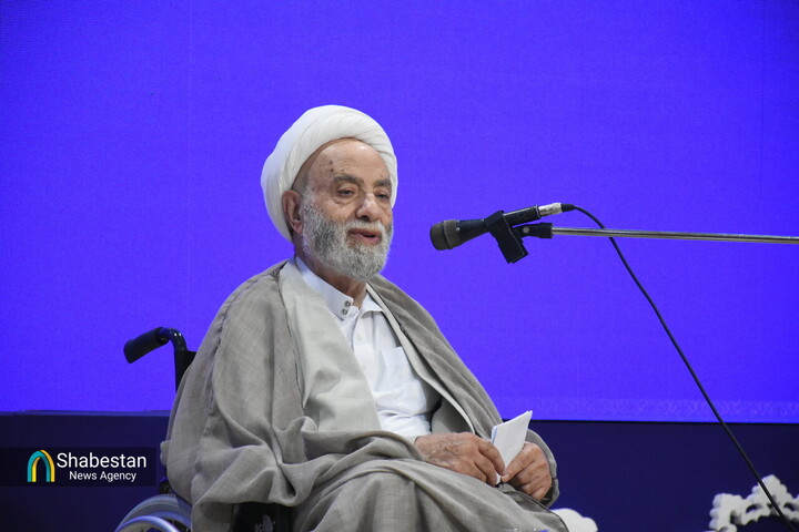 نماز مرد تحول می‌خواهد نه سند تحول/فضای مجازی جایگزین مسجد نشود