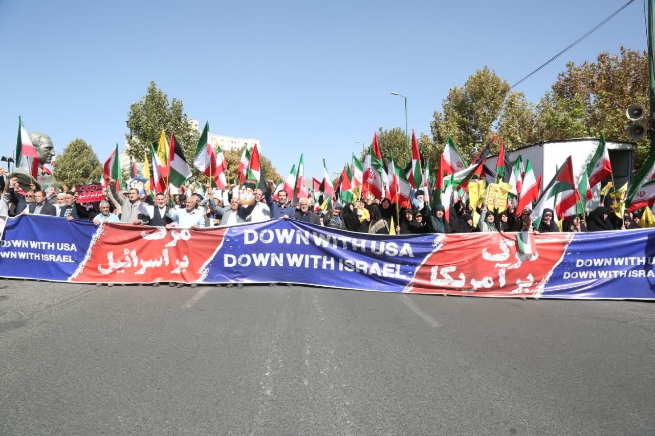 حضور حماسی زنجانیها در راهپیمایی «بشارت نصر»