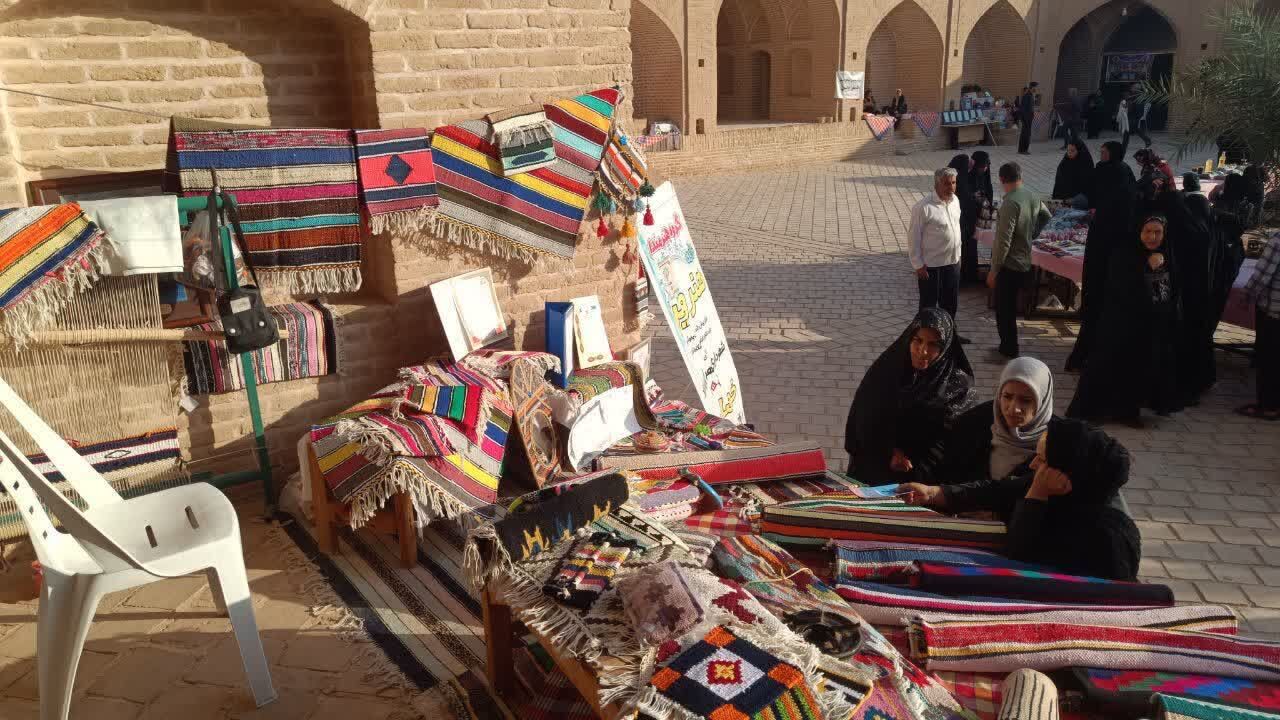 نخستین جشنواره گردشگری کویرات آران و بیدگل برگزار شد