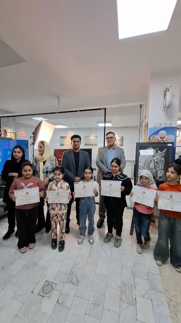 گشایش نمایشگاه نقاشی، تصویرسازی و طراحی «کیمیا هنر» در آران و بیدگل