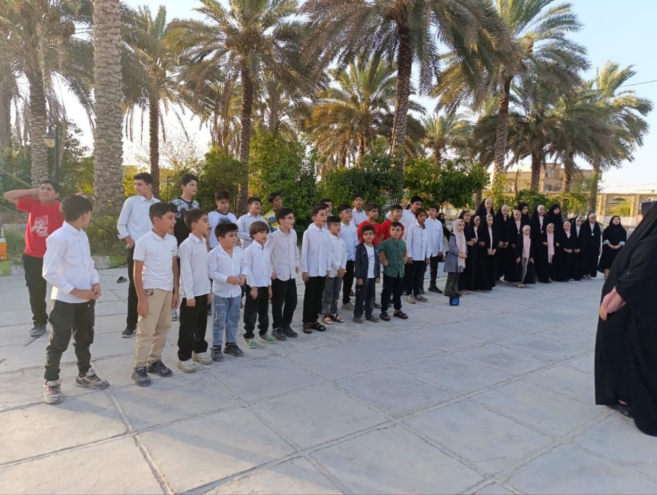 روایت عمو روحانی بچه‌های جهرم؛ روحانی جوانی که منبرش زمین بازی شد