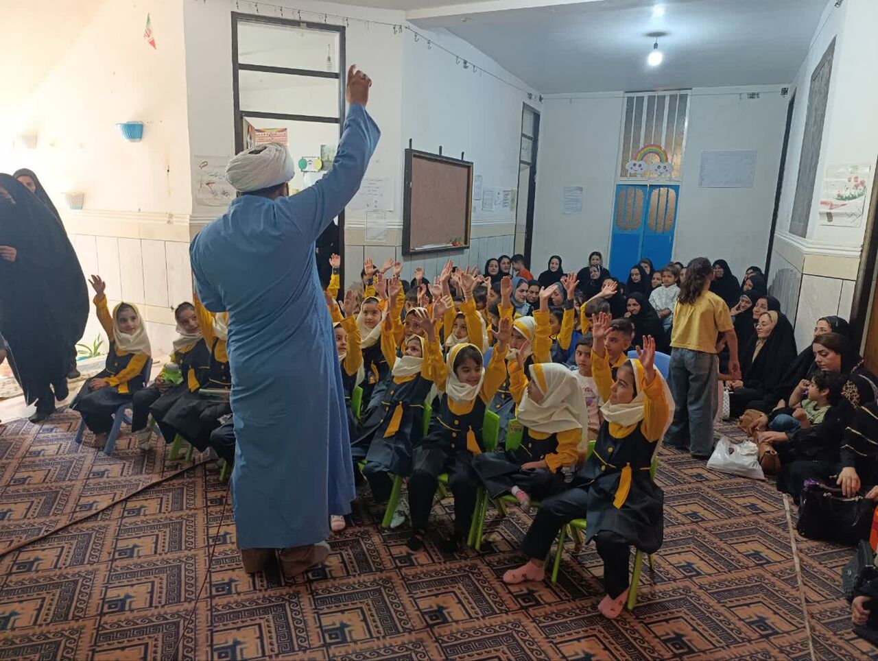 روایت عمو روحانی بچههای جهرم؛ روحانی جوانی که منبرش زمین بازی شد