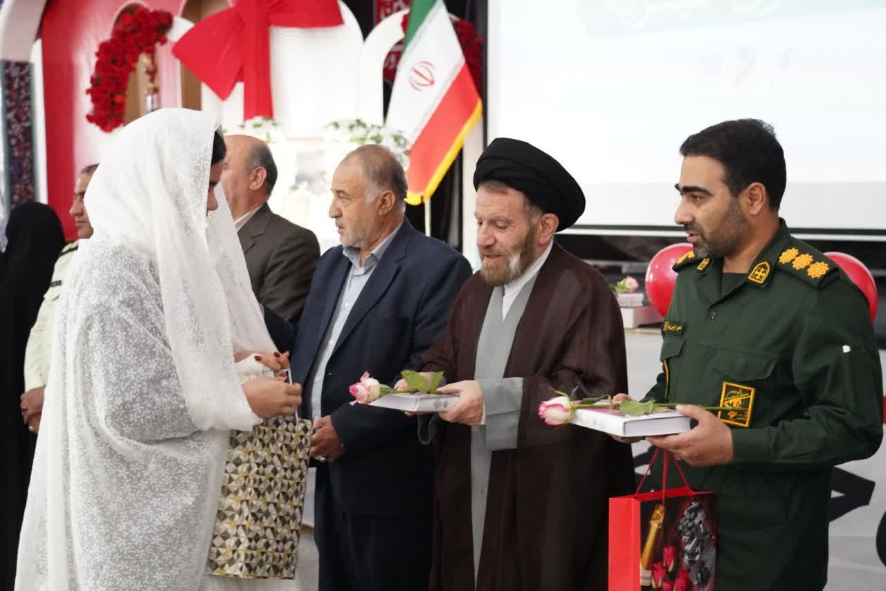 ازدواج ساده و صادقانه، بنیان استحکام خانواده است