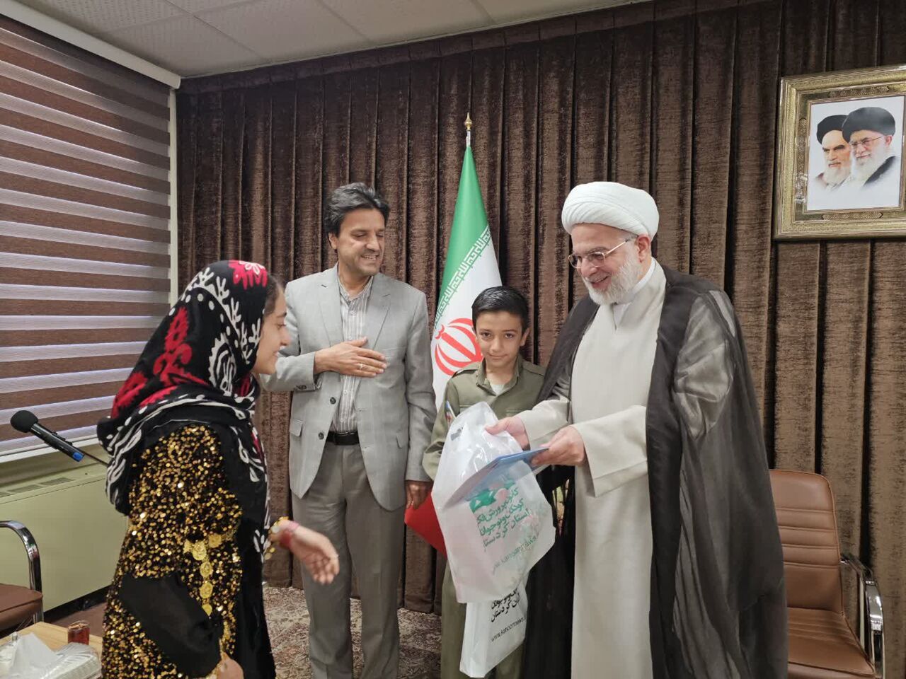 ضرورت پرورش فکری و اخلاقی نسل جوان از دوران کودکی