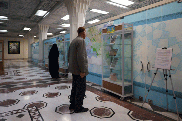 نمایشگاه «حکیم سِر سخن، حافظ جان» در کتابخانه حرم رضوی دایر شد