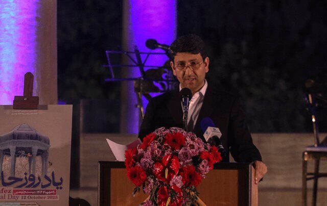 زبان دل در دنیای داده‌ها؛ وزیر ارتباطات از پیوند شعر و فناوری گفت