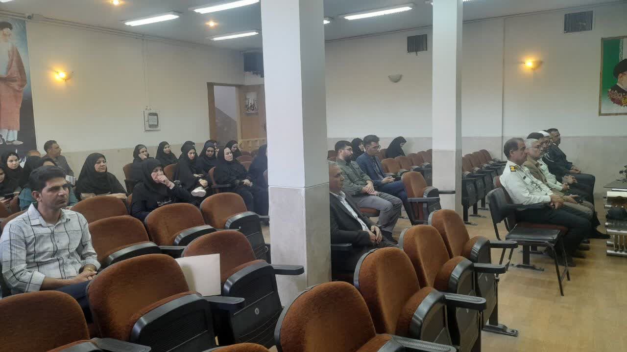 برگزاری «یکشنبه‌های قرآنی» ویژه کارمندان در تیران و کرون