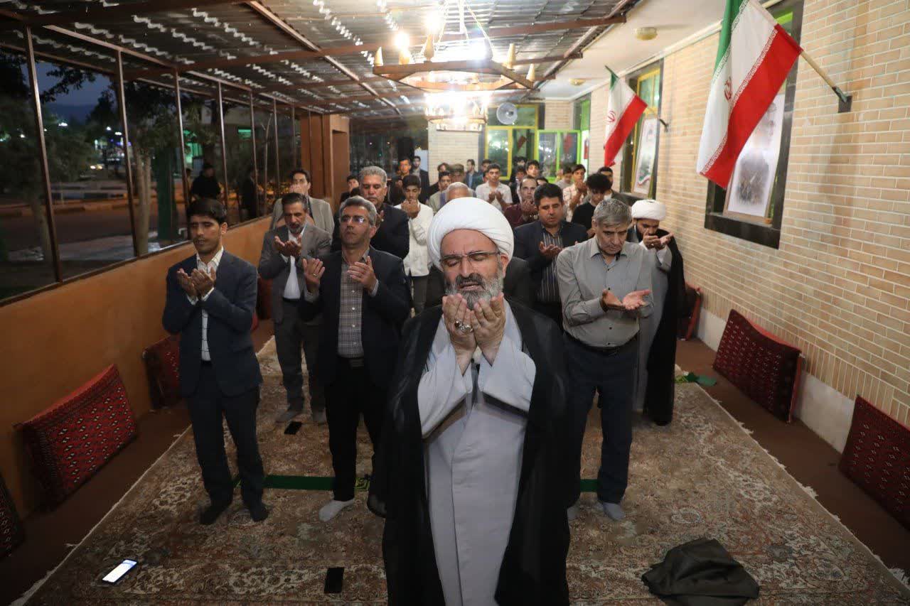 عشق؛ کلید دستیابی به اوج بندگی و عامل خروج از حیرت و سردرگمی است