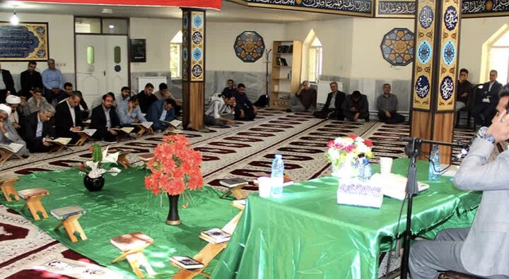 محفل انس با قرآن و کرسی تلاوت به نام شهید دکتر طهرانچی و شهدای دانشجو در سنندج برگزار شد