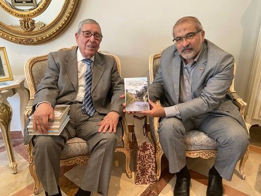 سفیر ایران در تونس از استاد برجسته زبان و ادبیات فارسی این کشور تجلیل کرد