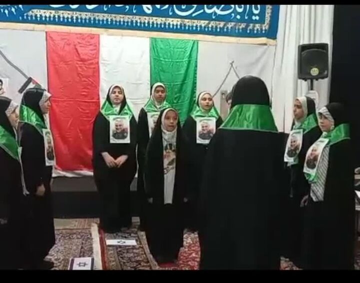 درخشش گروه سرود دختران زینبی مسجد امام موسی کاظم(ع) خمین در سومین مرحله مسابقات استانی فجر