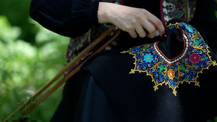 «میراث ابریشم و رنگ»؛ روایتی از هنر رشتی دوزی