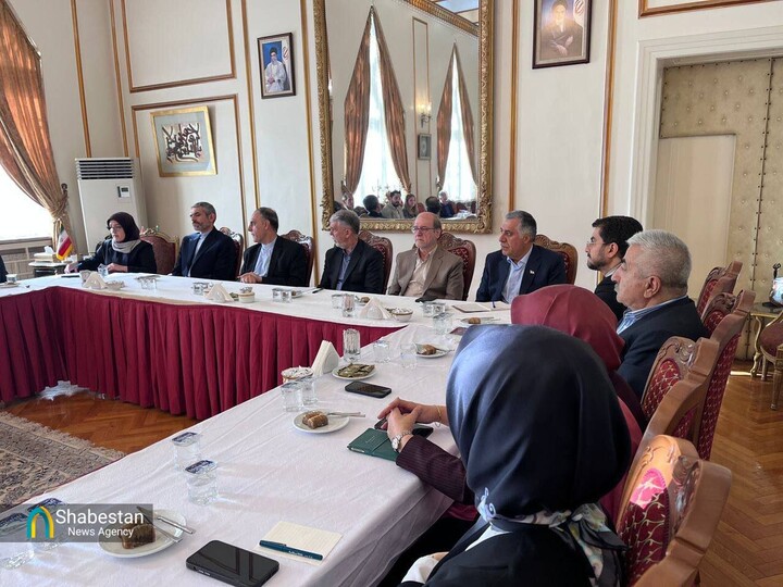 زبان فارسی، زبان دومِ علم و فرهنگِ تمدن اسلامی است