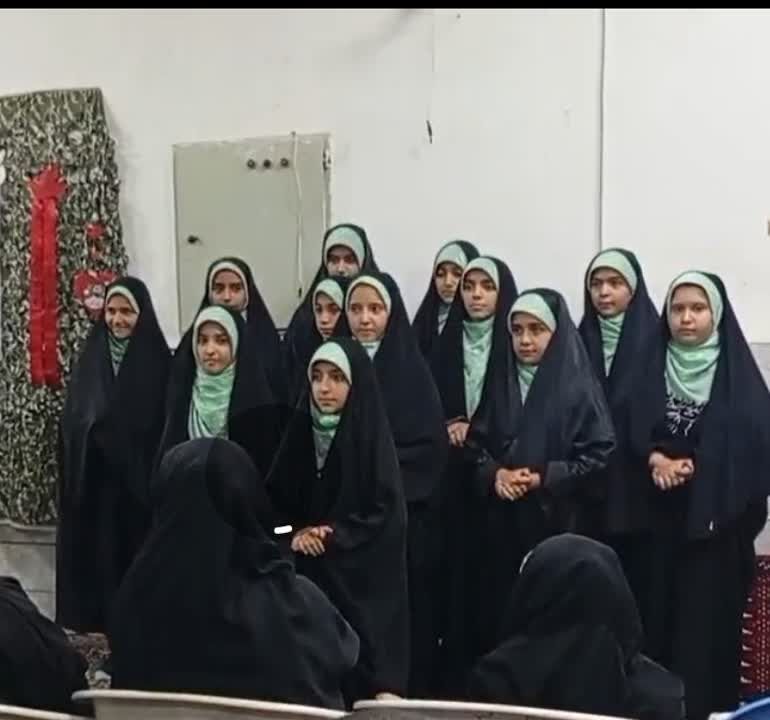درخشش گروه سرود دختران زینبی مسجد امام موسی کاظم(ع) خمین در سومین مرحله مسابقات استانی فجر