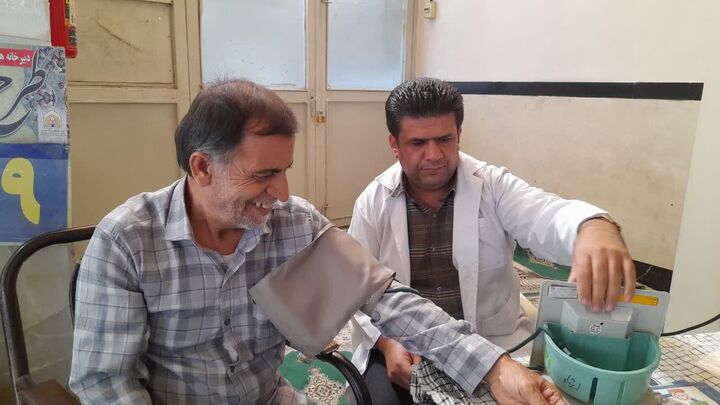 طرح ویزیت رایگان فشار خون در مسجد امام جواد(ع) قم اجرا شد