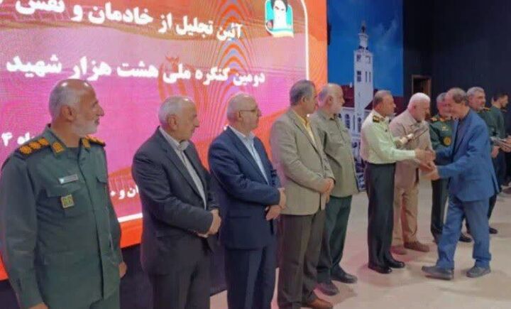 تجلیل از خادمان دومین کنگره ۸۰۰۰ شهید گیلان