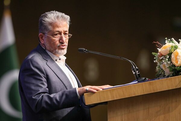 با پیروی از دستورات امیرالمومنین(ع) الگو جهانی شویم