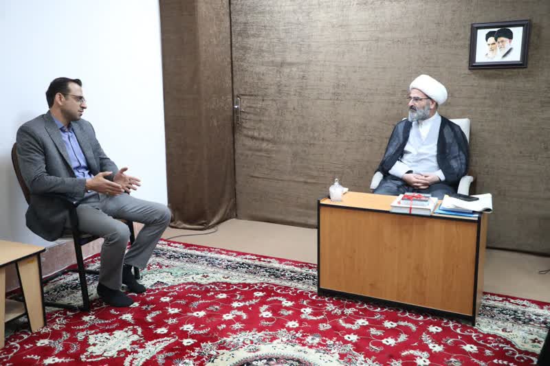 برگزاری جلسات نقد کتاب یا محافل کتابخوانی یکی از راههای توسعه فرهنگ کتاب و کتابخوانی است