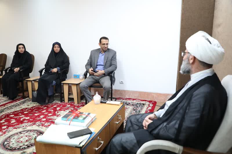 برگزاری جلسات نقد کتاب یا محافل کتابخوانی یکی از راه‌های توسعه فرهنگ کتاب و کتابخوانی است