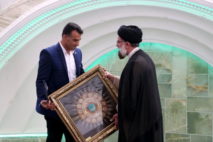 امام جمعه آباده از قهرمان ملی این شهر تقدیر کرد