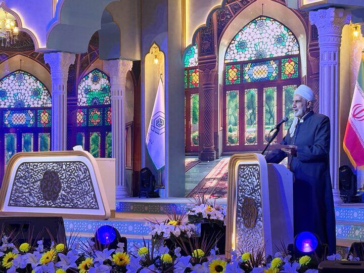 قرآن چراغ هدایت بشریت و منبع ایمان، وحدت و عدالت است