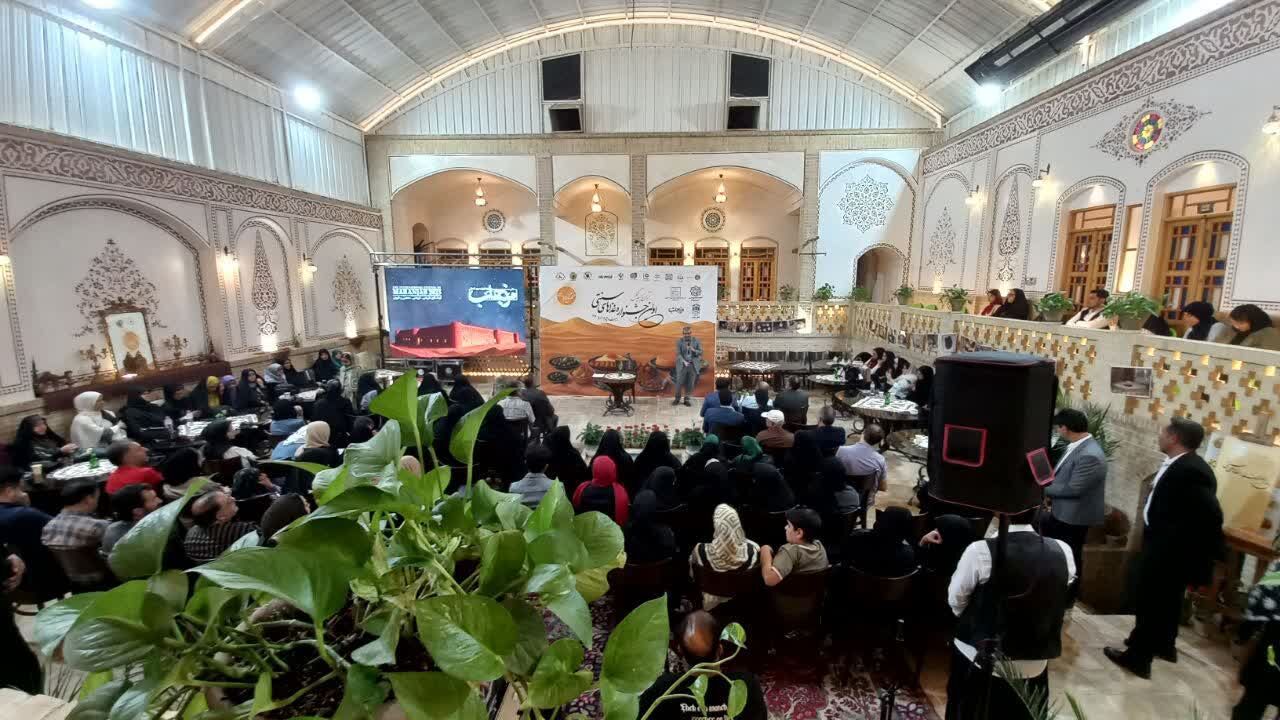 «طعم کویر در باران» به ایستگاه پایانی رسید/طبخ ۱۸۶ نوع غذا در نخستین جشنواره غذای سنتی آران و بیدگل