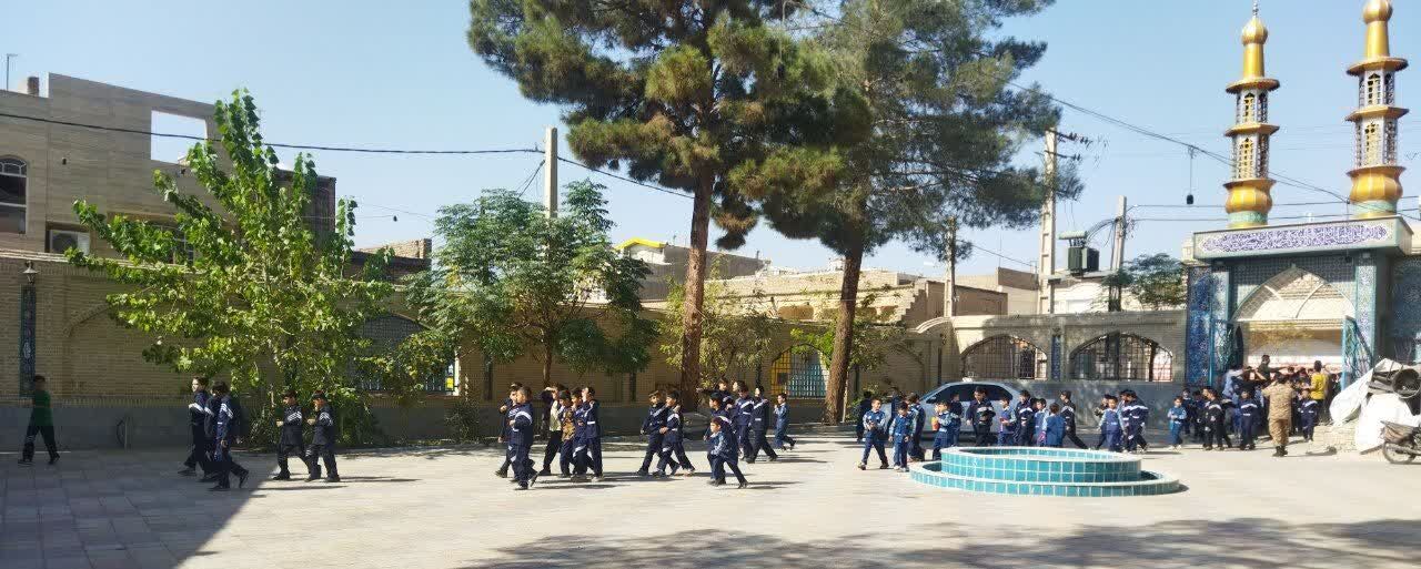 طرح پیوند مسجد و مدرسه؛ امروز نماز جماعت در مسجد، دیروز هیئت در مدرسه