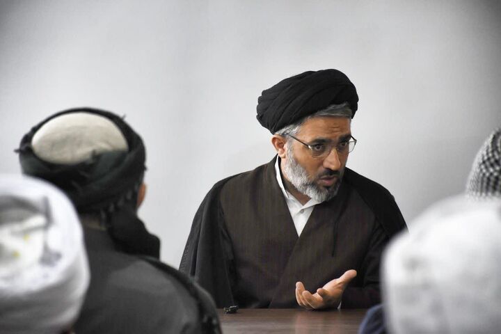 طلاب باید با تقویت ایمان در مسیر شکل‌دهی جبهه حق گام بردارند