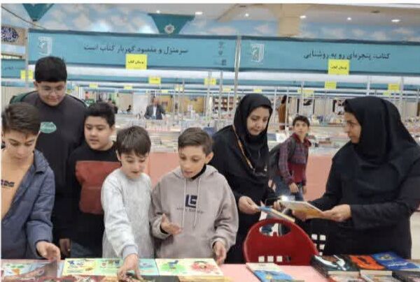 پیوند کودکان و نسل جوان با ارزش‌های دفاع مقدس در نمایشگاه کتاب خراسان شمالی