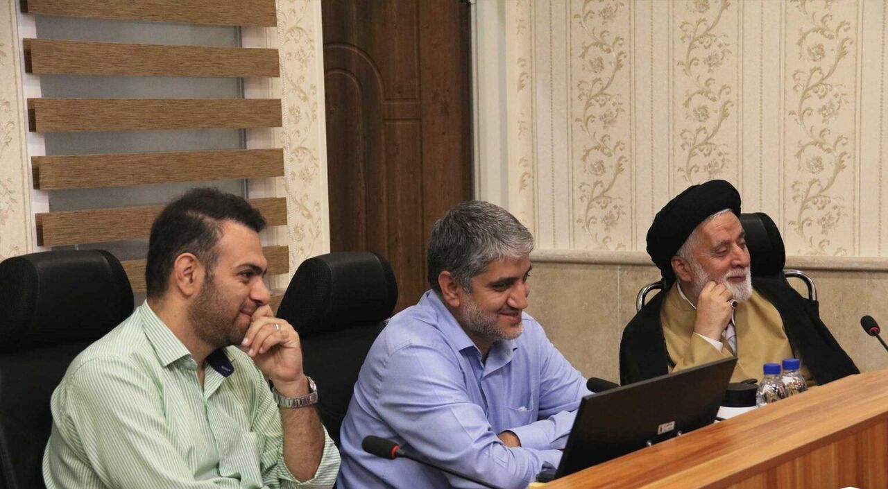 تجلیل ستاد اقامه نماز از تهیه‌کننده برنامه تلویزیونی «سمت خدا»