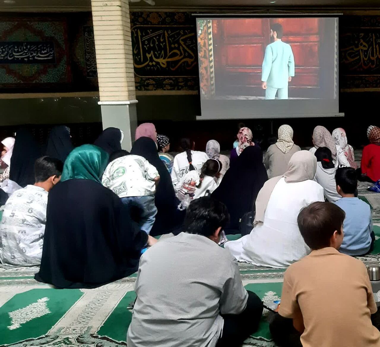 استقبال پرشور نوجوانان از اکران مردمی فیلم «فرمانروای آب» در مسجد سلمان فارسی(ع)