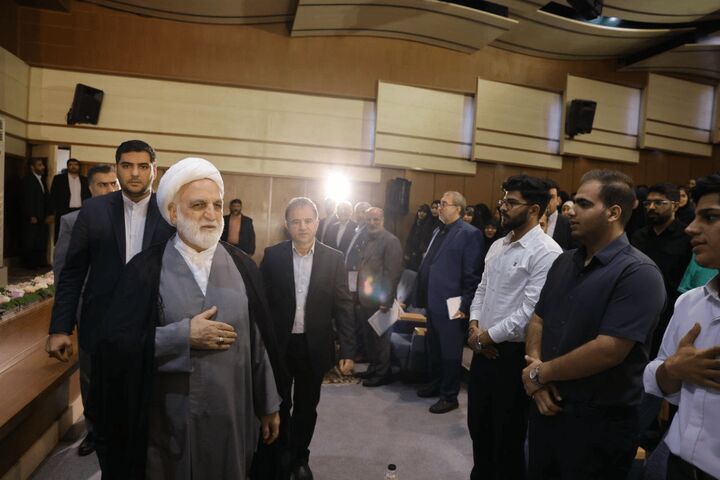 نخبگان و جوانان در بازی دشمن قرار نگیرند/باید در توسعه نامتوازن دانشگاه‌ها بازنگری شود