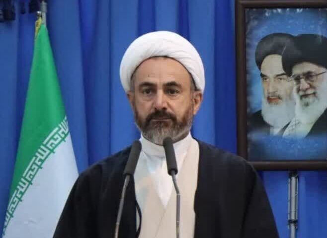 نماینده ولی‌فقیه در ایلام: مردم این استان در دفاع از انقلاب و کشور، پیشگام و وفادار بوده‌اند