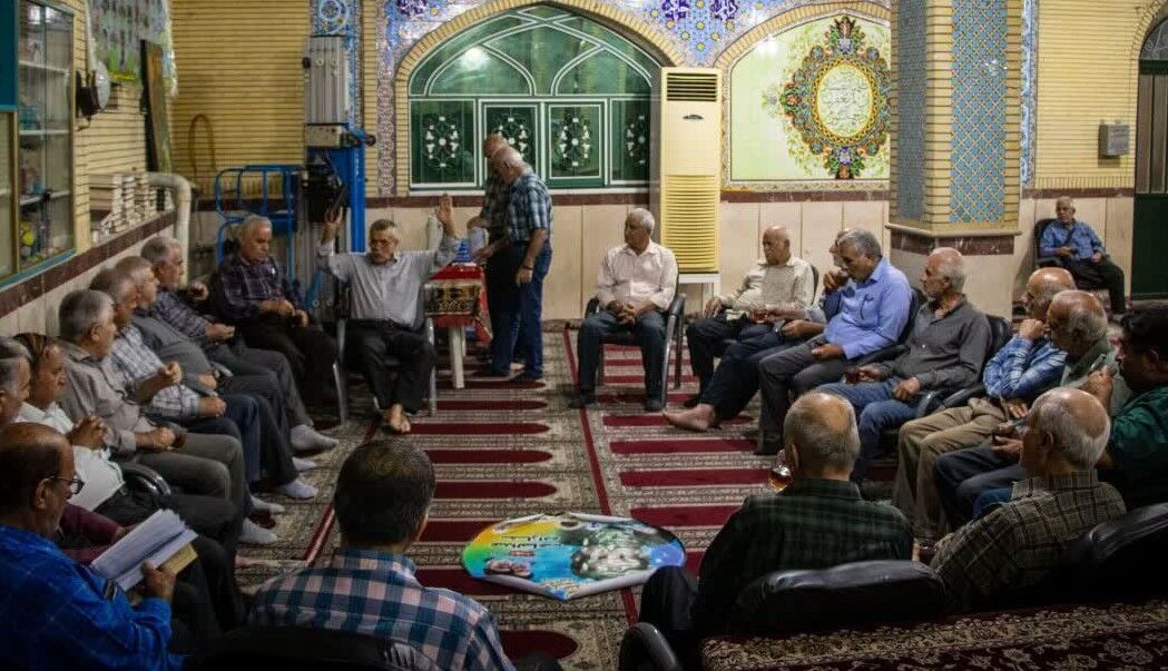 «حلقهی پدربزرگها» در مسجد الزهرا(س)؛ روایت گرمایی که محله را زنده نگه داشته است