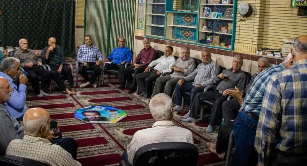 «حلقه‌ی پدربزرگ‌ها» در مسجد الزهرا(س)؛ روایت گرمایی که محله را زنده نگه داشته است