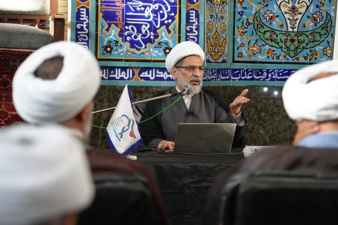 دوره توانمندسازی ائمهجماعات و مبلغین بسیجی با موضوع «شیوههای بیان تفسیر قرآن کریم»