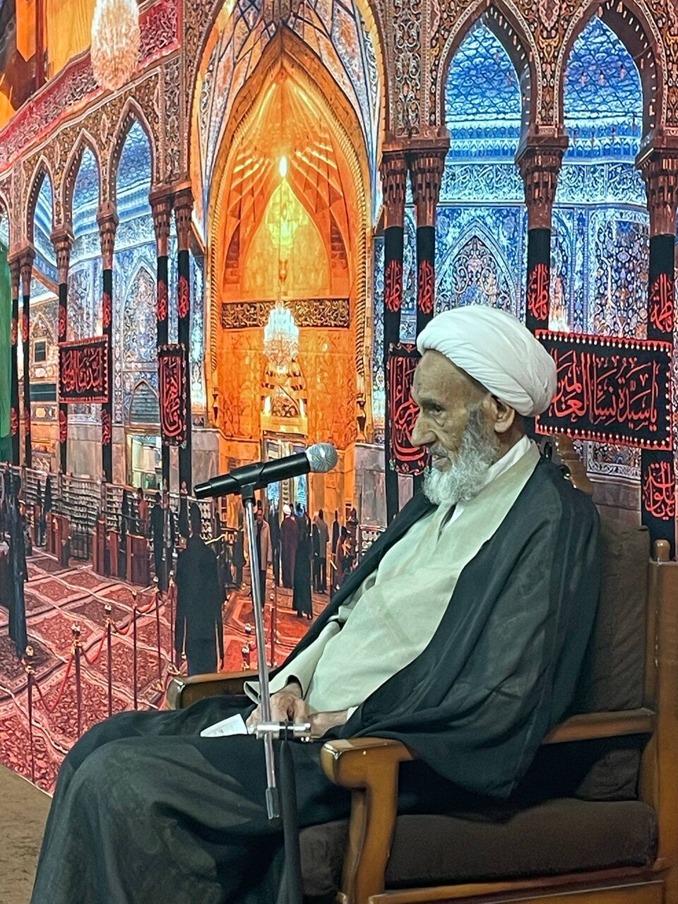 محبت و اخلاق پیامبر، فتح کننده قلوب بشر است. /عبادت بدون اخلاق، انسان را نجات نمیدهد.