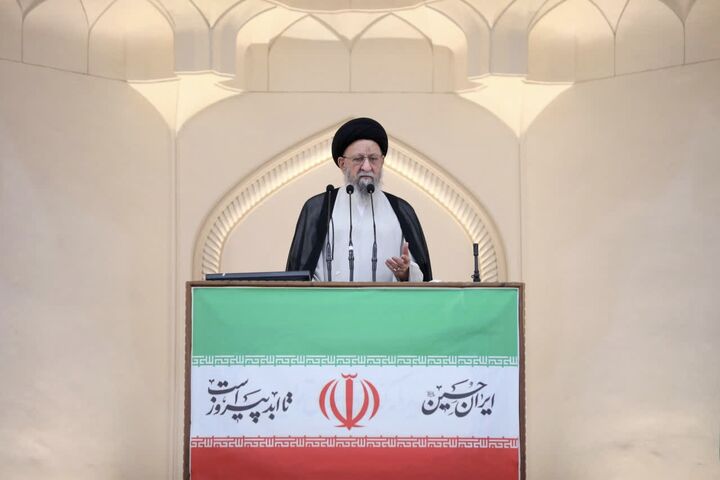 ملت ایران مدیون فداکاری‌های امام(ره) است؛ آمریکا گرفتار شورش‌های داخلی و بحران اقتصادی شده است