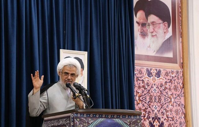 رهبری با اقتدار در سخت‌ترین شرایط کشور را هدایت می‌کند