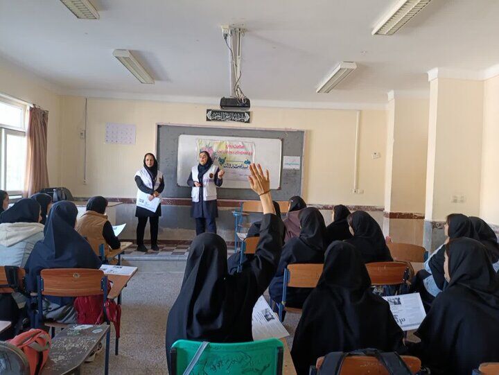 کارگاه آموزشی «سلامت روان» با رویکرد پیشگیری از آسیب‌های اجتماعی در دیواندره برگزار شد