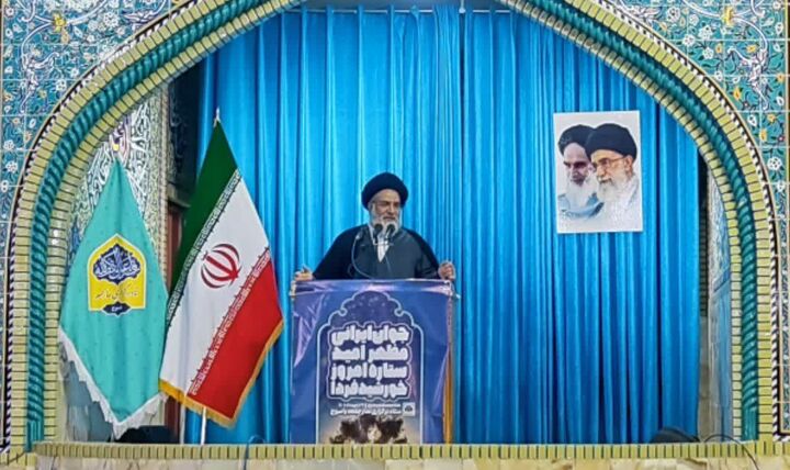 آیت الله ملک حسینی از افتخارات استان، منطقه و کشور هستند