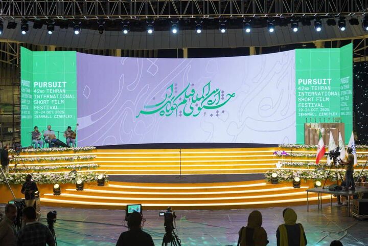 از هنرمندان برگزیده جشنواره ملی عکس «خانواده ایرانی» تجلیل شد