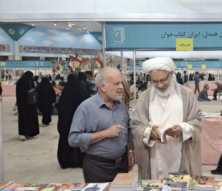 نمایشگاه کتاب فرصت مغتنمی برای معرفی آثار فاخر به جامعه است