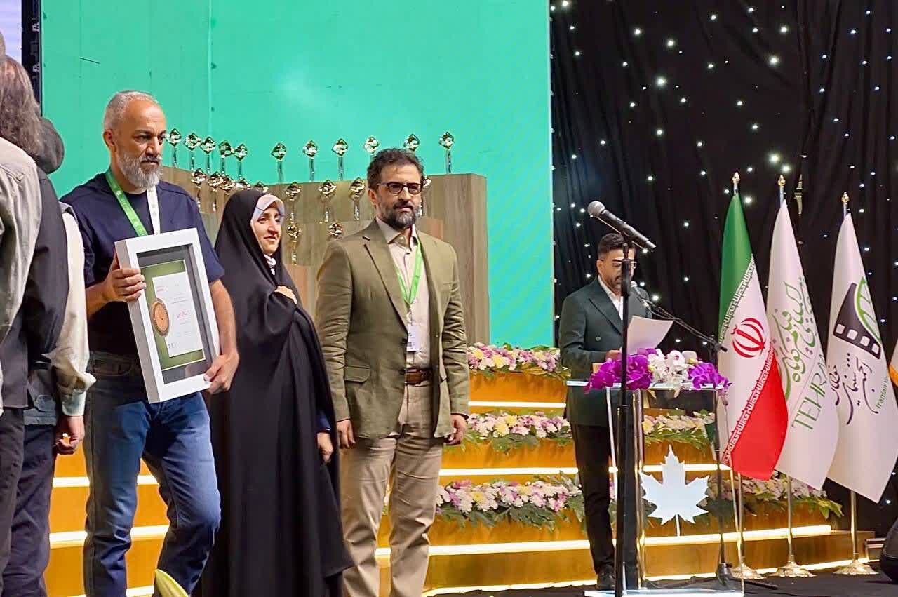 از هنرمندان برگزیده جشنواره ملی عکس «خانواده ایرانی» تجلیل شد