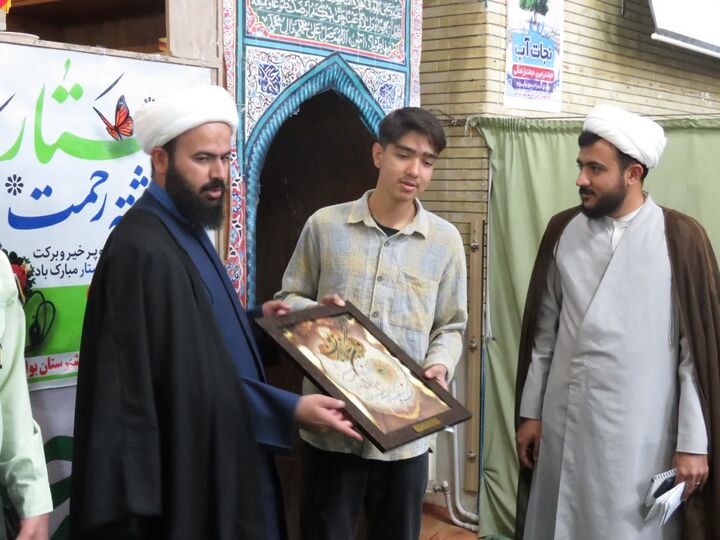 تجلیل امام‌جمعه بوانات از نوجوان برگزیده جشنواره خوارزمی