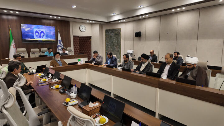 قم شهری است که دین، علم، تاریخ و سیاست در آن در هم تنیده‌اند