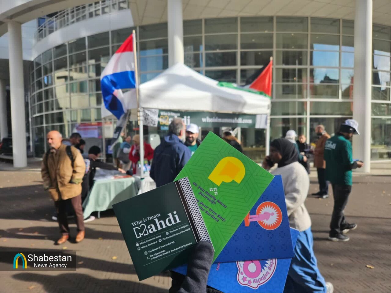 پویش جهانی «امام مهدی(عج) کسیت؟» در هلند+ عکس